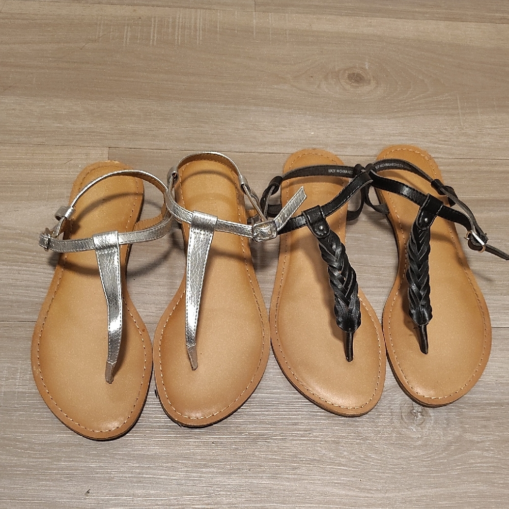 Old Navy Women's Silver and Black T-Strap Sandals